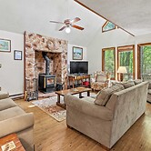 Hygge Home by Avantstay Deck for Outdoor Living, Fire Pit, Game Table