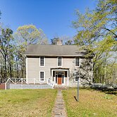 Sunroom & Decks: Family Home in Tallassee!