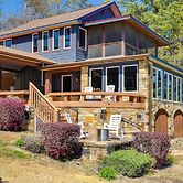 Luxurious Lakefront Paradise in Scottsboro w/ Dock