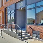 Step-free Cashton Apartment: Steps to Downtown!