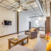 Step-free Cashton Apartment: Steps to Downtown!