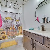Modern, Open-concept Apartment: Downtown Cashton!