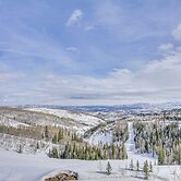 Luxe Ski-out Park City Condo w/ Mtn Views