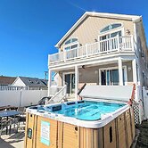 Waves 'n Wooder by Avantstay Swimspa + Game Room, Walk to Beach