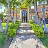 Spacious Fullerton Villa w/ Private Pool & Hot Tub