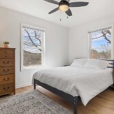 Little Pisgah Sunrise by Avantstay Mountain View