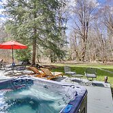 Peaceful Rhododendron Cabin w/ Fire Pit & Hot Tub!