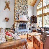 Peaceful Rhododendron Cabin w/ Fire Pit & Hot Tub!