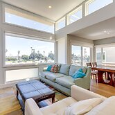 Sleek Oxnard Townhouse w/ Balconies: Walk to Beach