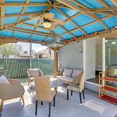 Renton Home: Gazebo w/ TV & Bbq, 15 Mi to Seattle