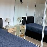 2 Bed Flat - Sleeps 4 - Parking - Wifi