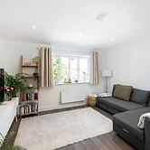 2 Bed 2 Bath Apt Close to Reigate Station - 2230