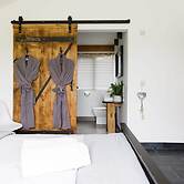 Rural Lodge Retreat With Hot Tub