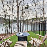 Lakefront Seneca Vacation Rental w/ Shared Dock!