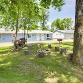 Dock Access: 'glowacki's Lodge' Lake Group Getaway