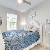 Coastal Venice Villa w/ Patio & Resort Amenities!