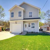 Louisville Retreat w/ Deck ~ 11 Mi to Downtown!