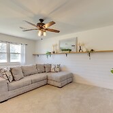 Family-friendly Lincoln Home w/ Sandbox & Grill!