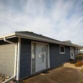 Retro Turtle Reef Condo 1 Block From Beach w Pool