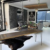 Artsy Retreat - Sleeps 8, Free Parking & Balcony