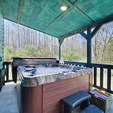 Broken Bow Cabin w/ Hot Tub, Fire Pit & Creek View