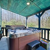 Broken Bow Cabin w/ Hot Tub, Fire Pit & Creek View