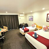 Hilltops Retreat Motor Inn