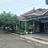 OYO 93892 Homestay Koe Syariah