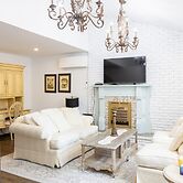 Fully Private 3 Bdrm Suite - The Winchester