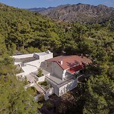 Nestor Hillside House