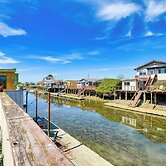 Peaceful Eureka Beach Cottage w/ 30-foot Dock