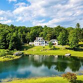 Secluded Estate w/ Guest House, Private Pond, Gym, & Movie Theater Sun