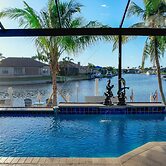 Luxury Long Waterview w Pool-kayaks-clubs-bikes