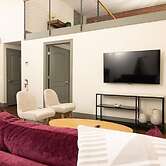 Stylish and new 1 BR Loft Apartment Right Downtown