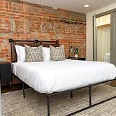 Extra Classy 1 BR Loft With Exposed Brick Downtown