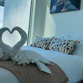 Waterfront Jane Retreat