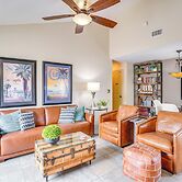 Lovely Tustin Home w/ Outdoor Kitchen: 3 Mi to Zoo