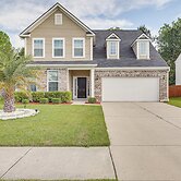 Pet-friendly Ladson Home: 23 Mi to Charleston!