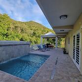 Condo With Pool - Sleeps 8 & bbq Facilities