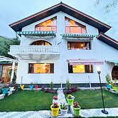 Tree of Life Lakeside Cottage Srinagar