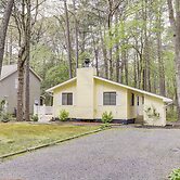 Charming Ocean Pines Home - 9 Mi to Beach!