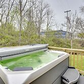 Serene Zanesville Getaway: Hot Tub, 2 Decks!