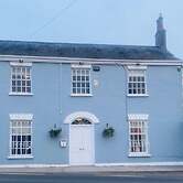 4-bed House in Kildare, Sleeps 8 With Parking