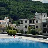 2 Bed Flat - Sleeps 6 - Pets - Pool - Smoking