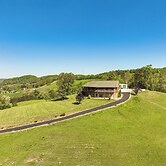 Panoramic Mtn Views: Spacious Tennessee Home!