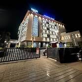 CROWN PARK LUXURY HOTEL