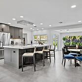 Stunning Poolside Luxury Retreat