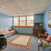 Conference Center & Pond: New Kensington Apartment