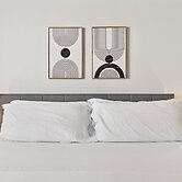 Sparkling Modern Home with Pool BBQ