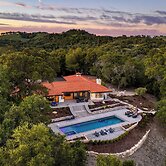 Rancho Robles by Avantstay Vineyard Villa w/ Views, Pool & Privacy